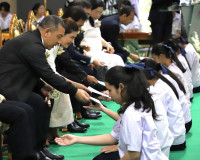 ผู้ว่าฯ สุราษฎร์ธานี เปิดกิจกรรม “วันธารน้ำใจ” มอบทุนการศึกษ ... พารามิเตอร์รูปภาพ 13