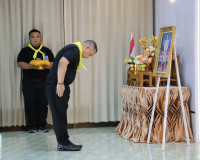 ผู้ว่าฯ สุราษฎร์ธานี เปิดโครงการรวมพลังแห่งความภักดี น้อมรำล ... พารามิเตอร์รูปภาพ 7