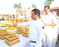 ผู้ว่าฯ สุราษฎร์ธานีนำข้าราชการและพ่อค้าประชาชนร่วมพิธีบวงสร ... พารามิเตอร์รูปภาพ 27
