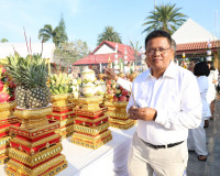 ผู้ว่าฯ สุราษฎร์ธานีนำข้าราชการและพ่อค้าประชาชนร่วมพิธีบวงสร ... พารามิเตอร์รูปภาพ 60