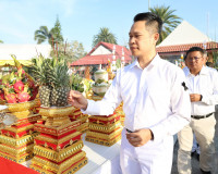ผู้ว่าฯ สุราษฎร์ธานีนำข้าราชการและพ่อค้าประชาชนร่วมพิธีบวงสร ... พารามิเตอร์รูปภาพ 76