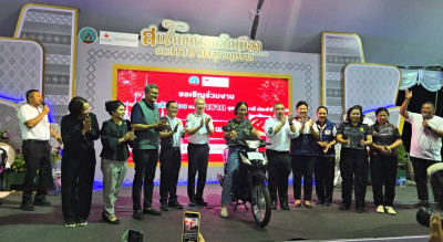 คืนที่สองคึกครื้น! ร้านนาวากาชาดสุราษฎร์ฯ แจกจริง รางวัลใหญ่ ... พารามิเตอร์รูปภาพ 1