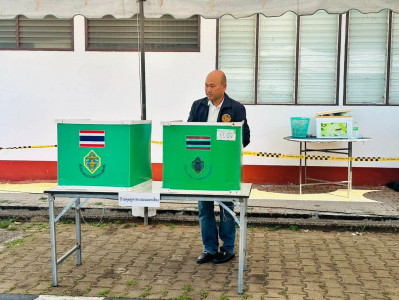 รองผู้ว่าฯ สุราษฎร์ธานี ลงพื้นที่ตรวจเยี่ยมหน่วยเลือกตั้ง ส. ... พารามิเตอร์รูปภาพ 1