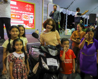 คืนที่หกคึกครื้น! ร้านนาวากาชาดสุราษฎร์ฯ แจกจริง รางวัลใหญ่แ ... พารามิเตอร์รูปภาพ 52