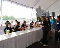 สุราษฎร์ธานีเปิดร้านนาวากาชาดคืนที่เจ็ด ขณะที่บรรยากาศภายในง ... พารามิเตอร์รูปภาพ 27