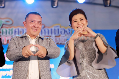 จังหวัดสุราษฎร์ธานี จัดเดินแบบผ้าไทยเพื่อการกุศล “วิจิตรพัสต ... พารามิเตอร์รูปภาพ 1