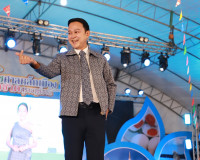 จังหวัดสุราษฎร์ธานี จัดเดินแบบผ้าไทยเพื่อการกุศล “วิจิตรพัสต ... พารามิเตอร์รูปภาพ 8