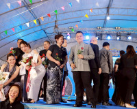 จังหวัดสุราษฎร์ธานี จัดเดินแบบผ้าไทยเพื่อการกุศล “วิจิตรพัสต ... พารามิเตอร์รูปภาพ 18