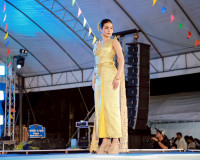 จังหวัดสุราษฎร์ธานี จัดเดินแบบผ้าไทยเพื่อการกุศล “วิจิตรพัสต ... พารามิเตอร์รูปภาพ 36