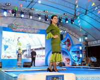 จังหวัดสุราษฎร์ธานี จัดเดินแบบผ้าไทยเพื่อการกุศล “วิจิตรพัสต ... พารามิเตอร์รูปภาพ 66