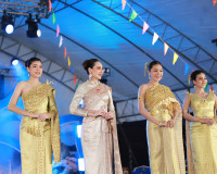 จังหวัดสุราษฎร์ธานี จัดเดินแบบผ้าไทยเพื่อการกุศล “วิจิตรพัสต ... พารามิเตอร์รูปภาพ 80