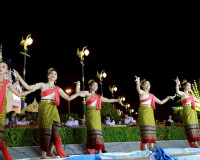 รองผู้ว่าราชการจังหวัดสุราษฎร์ธานี เป็นประธานรับชมการแสดงสมโ ... พารามิเตอร์รูปภาพ 1