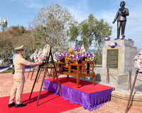 ข้าราชการและประชาชนจังหวัดสุราษฎร์ธานี ร่วมพิธีวางพวงมาลาและ ... พารามิเตอร์รูปภาพ 4