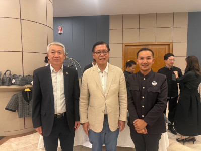 รองผู้ว่าราชการจังหวัดสุราษฎร์ธานี ให้การต้อนรับนายสีหศักดิ์ ... พารามิเตอร์รูปภาพ 1