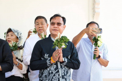 รองผู้ว่าราชการจังหวัดฯ ร่วมต้อนรับคณะทูต และกงสุลต่างประเทศ ... พารามิเตอร์รูปภาพ 1