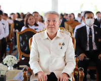 รองผู้ว่าราชการจังหวัดสุราษฎร์ธานี เป็นประธานในพิธีวางพานพุ่ ... พารามิเตอร์รูปภาพ 1