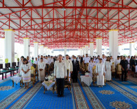 รองผู้ว่าราชการจังหวัดสุราษฎร์ธานี เป็นประธานในพิธีวางพานพุ่ ... พารามิเตอร์รูปภาพ 2