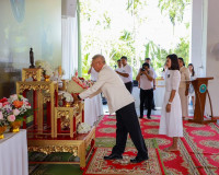 รองผู้ว่าราชการจังหวัดสุราษฎร์ธานี เป็นประธานในพิธีวางพานพุ่ ... พารามิเตอร์รูปภาพ 3
