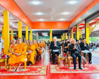 รองผู้ว่าราชการจังหวัดสุราษฎร์ธานี เป็นประธานพิธีสวดพระพุทธม ... พารามิเตอร์รูปภาพ 4