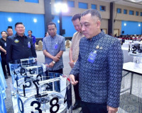 หวยสัญจรที่จังหวัดสุราษฎร์ธานีคึกคักประชาชนทุกสาขาอาชีพร่วมร ... พารามิเตอร์รูปภาพ 18