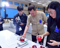 หวยสัญจรที่จังหวัดสุราษฎร์ธานีคึกคักประชาชนทุกสาขาอาชีพร่วมร ... พารามิเตอร์รูปภาพ 29