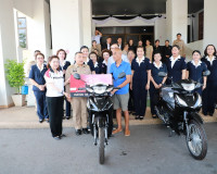 ผู้ว่าฯ สุราษฎร์ธานี มอบรางวัลแก่ผู้โชคดีจากสลากกาชาด ประจำป ... พารามิเตอร์รูปภาพ 9