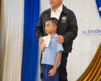 ผู้ว่าฯ สุราษฎร์ธานี เป็นประธานพิธีมอบวุฒิบัตรบัณฑิตน้อย โรง ... พารามิเตอร์รูปภาพ 2