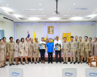 จังหวัดสุราษฎร์ธานี มอบสิ่งของพระราชทาน ช่วยเหลือผู้ประสบอัค ... พารามิเตอร์รูปภาพ 4