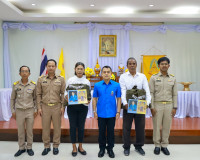 จังหวัดสุราษฎร์ธานี มอบสิ่งของพระราชทาน ช่วยเหลือผู้ประสบอัค ... พารามิเตอร์รูปภาพ 5