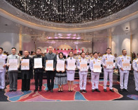 ผู้ว่าราชการจังหวัดสุราษฎร์ธานี ร่วมพิธีรับมอบแบบลายผ้าพระรา ... พารามิเตอร์รูปภาพ 2