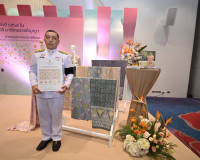 ผู้ว่าราชการจังหวัดสุราษฎร์ธานี ร่วมพิธีรับมอบแบบลายผ้าพระรา ... พารามิเตอร์รูปภาพ 11