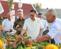 พ่อเมืองสุราษฎร์ธานี นำชาวจังหวัดสุราษฎร์ธานีร่วมพิธีบวงสรวง ... พารามิเตอร์รูปภาพ 17