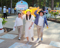 พลังศรัทธาเนืองแน่น! สุราษฎร์ธานีรวมใจเป็นหนึ่ง แห่ผ้าห่มพระ ... พารามิเตอร์รูปภาพ 6