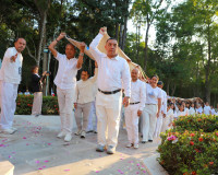 พลังศรัทธาเนืองแน่น! สุราษฎร์ธานีรวมใจเป็นหนึ่ง แห่ผ้าห่มพระ ... พารามิเตอร์รูปภาพ 25