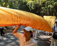 พลังศรัทธาเนืองแน่น! สุราษฎร์ธานีรวมใจเป็นหนึ่ง แห่ผ้าห่มพระ ... พารามิเตอร์รูปภาพ 47