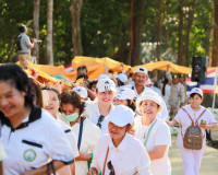 พลังศรัทธาเนืองแน่น! สุราษฎร์ธานีรวมใจเป็นหนึ่ง แห่ผ้าห่มพระ ... พารามิเตอร์รูปภาพ 48