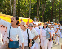 พลังศรัทธาเนืองแน่น! สุราษฎร์ธานีรวมใจเป็นหนึ่ง แห่ผ้าห่มพระ ... พารามิเตอร์รูปภาพ 52