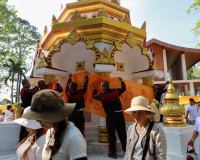 พลังศรัทธาเนืองแน่น! สุราษฎร์ธานีรวมใจเป็นหนึ่ง แห่ผ้าห่มพระ ... พารามิเตอร์รูปภาพ 57