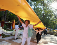 พลังศรัทธาเนืองแน่น! สุราษฎร์ธานีรวมใจเป็นหนึ่ง แห่ผ้าห่มพระ ... พารามิเตอร์รูปภาพ 58