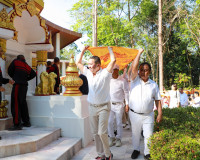 พลังศรัทธาเนืองแน่น! สุราษฎร์ธานีรวมใจเป็นหนึ่ง แห่ผ้าห่มพระ ... พารามิเตอร์รูปภาพ 61