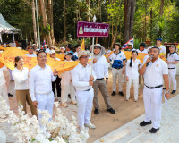 พลังศรัทธาเนืองแน่น! สุราษฎร์ธานีรวมใจเป็นหนึ่ง แห่ผ้าห่มพระ ... พารามิเตอร์รูปภาพ 65