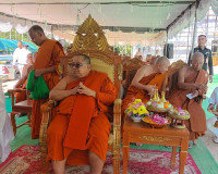 วัดป่าเขาพนมวัง อ.กาญจนดิษฐ์ จัดพิธียกพระเกตุทองคำ พร้อมฉลอง ... พารามิเตอร์รูปภาพ 3