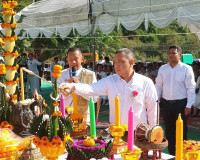 วัดป่าเขาพนมวัง อ.กาญจนดิษฐ์ จัดพิธียกพระเกตุทองคำ พร้อมฉลอง ... พารามิเตอร์รูปภาพ 7