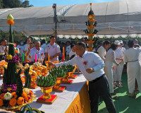 วัดป่าเขาพนมวัง อ.กาญจนดิษฐ์ จัดพิธียกพระเกตุทองคำ พร้อมฉลอง ... พารามิเตอร์รูปภาพ 9