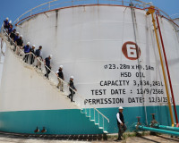 ผู้ว่าฯ สุราษฎร์ธานี ลงพื้นที่ตรวจคลังน้ำมันในจังหวัด สร้างค ... พารามิเตอร์รูปภาพ 1