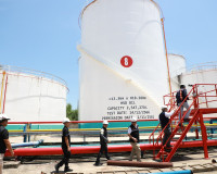 ผู้ว่าฯ สุราษฎร์ธานี ลงพื้นที่ตรวจคลังน้ำมันในจังหวัด สร้างค ... พารามิเตอร์รูปภาพ 8