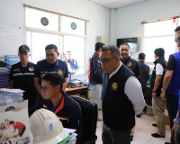 ผู้ว่าฯ สุราษฎร์ธานี ลงพื้นที่ตรวจคลังน้ำมันในจังหวัด สร้างค ... พารามิเตอร์รูปภาพ 14