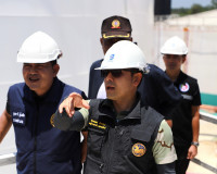 ผู้ว่าฯ สุราษฎร์ธานี ลงพื้นที่ตรวจคลังน้ำมันในจังหวัด สร้างค ... พารามิเตอร์รูปภาพ 18