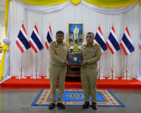 สุราษฎร์ธานีเชิดชูเกียรติผู้เสียสละ มอบ “เข็มอาสารักษาดินแดน ... พารามิเตอร์รูปภาพ 17