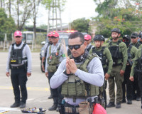 ตำรวจภูธรจังหวัดสุราษฎร์ธานีฝึกทบทวนการใช้อาวุธปืนและการเตรี ... พารามิเตอร์รูปภาพ 3